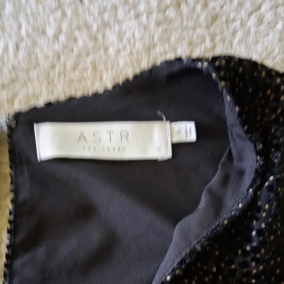Astr Black Textured Puff Sleeve Blouse - Picture 7 of 9